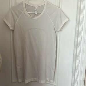 White Lululemon Swiftly Tech Short-Sleeve Shirt 2.0(Hip length). Size 8.